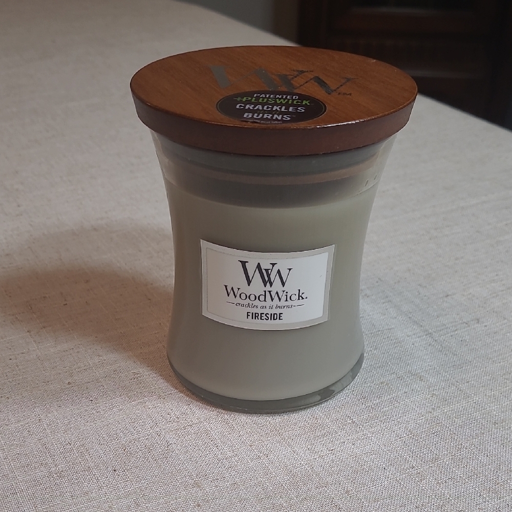 WoodWick Green Fireside Candle with Wooden Lid - 9.7 OZ